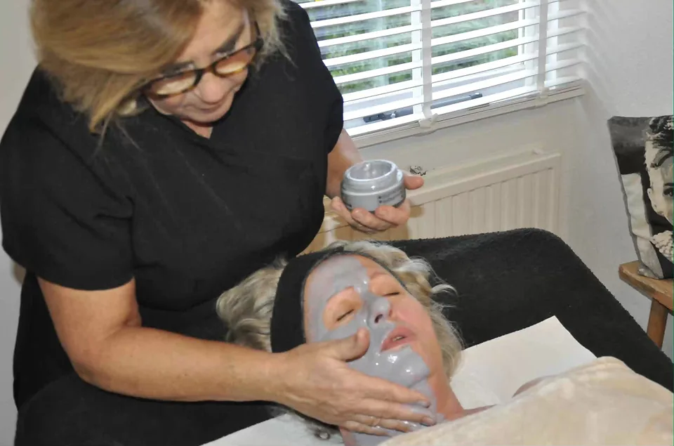 De gevel van Studio Estetica, Granaat 67 in de Edelstenenwijk Heerhugowaard